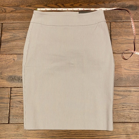 New RW&Co xs Pencil Skirt - Picture 2 of 3